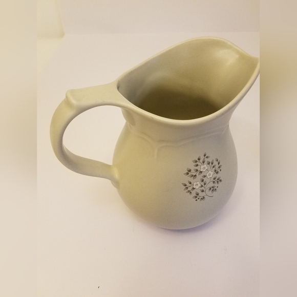 Set of 2 Pfaltzgraff Pitcher Creamer Heirloom Pattern Gray Stoneware - Picture 7 of 16